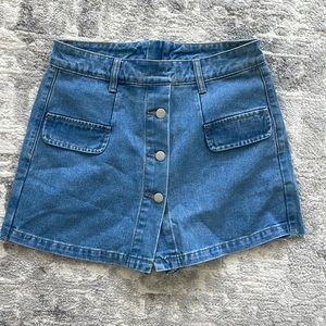 Size small jean scort .